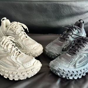 รองเท้าสไตล์ใหม่ ยูนิเซ็กส์ รองเท้าผ้าใบพื้นหนา ไซส์ใหญ่ สไตล์เดินเล่น รองเท้ากันลื่น พื้นยางลายดอกยาง - Product Image 2