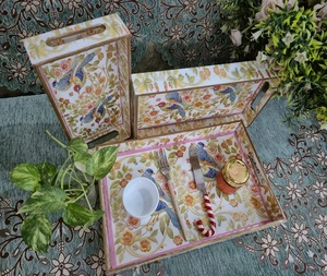 Juego de 3 Bandejas de Madera MDF Clásicas con Estampado Esmaltado de 15X11X2 Pulgadas, Juego de Bandejas para Servir para el Hogar o Bodas - Product Image 4