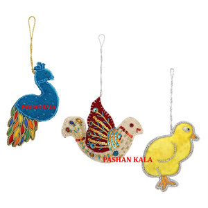 Nouvelles décorations de Noël attrayantes, ornements suspendus en forme d'oiseaux magnifiques, broderie zari avec travail de perles à des fins décoratives - Product Image 1
