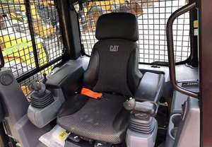 Бульдозер гусеничный Caterpillar D3 с объемом отработанной земли 2,0 м³ и весом 9000 кг, класс 10 тонн - Product Image 6