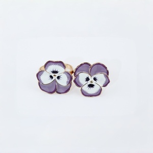 Anillo de Flor Esmaltada en Morado, Chapado en Oro, con Banda de Piedras Preciosas, Ajustable, Joyería Floral Geométrica para Mujer - Product Image 1