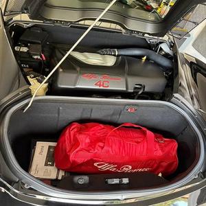 Alfa Romeo 4C Wagon 2015 extrêmement propre, véhicule d'occasion, automatique, conduite à gauche, transmission arrière, sièges en cuir, caméra arrière, phares LED, toit ouvrant, prêt à rouler - Product Image 5