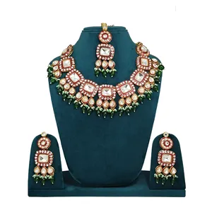 Conjunto de Gargantilla de Aleación Kundan Polki con Esmalte Rojo y Cuentas Verdes, Bañado en Oro de 24k, Ideal para Novias y Joyería Fina, Regalo Perfecto - Product Image 1