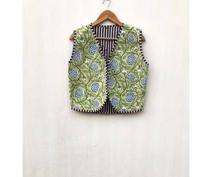 Manteau d'hiver matelassé à fleurs de style bohème sans manches en coton Veste à boutons faite à la main respirante pour femmes - Product Image 1