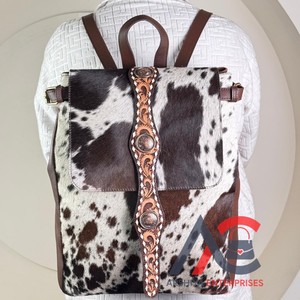 Sac à dos à la mode en cuir de vachette usiné à la main sac de Style occidental avec sangle usinée et Conchos Unique cheveux véritables sur sac à dos caché - Product Image 1