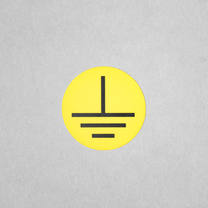 สัญลักษณ์การต่อสายดิน ป้ายความปลอดภัย ตัวทำเครื่องหมายอุปกรณ์ไฟฟ้าอุตสาหกรรมที่ทนทาน มองเห็นได้ชัดเจน กันน้ำ ป้องกันรอยขีดข่วน - Product Image 1