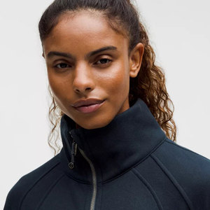 Sweats à capuche légers et décontractés confortables à col roulé pour femmes couleur et taille personnalisées avec fermeture éclair courte élégante et logo avant - Product Image 5