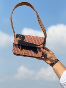 Bolso de hombro con cuentas artísticas de alta calidad para mujer, estilo de moda único con colores llamativos para damas, bolsos con estampado de animales - Product Image 2