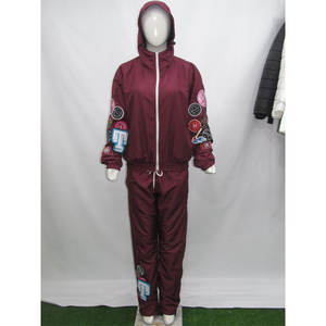 Conjuntos de chándal bordados personalizados Chaqueta y pantalones cortavientos unisex Trajes de dos piezas - Product Image 2