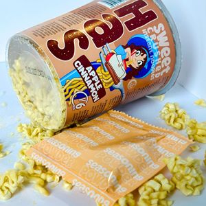 Fideos Instantáneos Fritos Dulces con Maíz Triturado, Sabor a Manzana y Canela, 50g en Vaso, Cocción en 6 Minutos, 18% de Grasa, Certificado Halal - Product Image 4