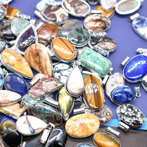 Lote de colgantes de piedras preciosas mixtas, colgantes a granel, joyería hecha a mano, colgantes al por mayor, forma mixta y tamaño, joyería chapada en plata esterlina - Product Image 1