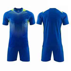 Ensemble d'uniformes de football personnalisés de qualité professionnelle avec matériau extensible léger et illustration de dégradé vibrant pour les joueurs - Product Image 2