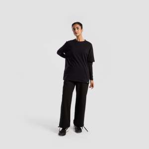 T-shirt de sport modeste (noir) pour femme par GymArmour du Pakistan - Product Image 4