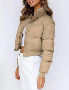 Conception personnalisée femmes Crop Puffer veste kaki pleine fermeture éclair à capuche amovible bulle veste respirante hiver doudoune pour les femmes - Product Image 3