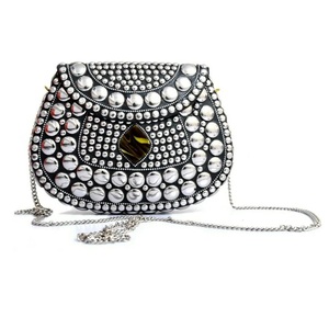 Pochette en métal artisanale pour femmes à forte demande Accessoire polyvalent à la mode pour compléter toute tenue Fournisseur directement indien - Product Image 1