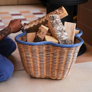 Cesta de Almacenamiento de Ratán Natural Ecológica Hecha a Mano con Ribete Azul, Diseño Moderno Multifuncional, Marca Artex Green Earth, Hecho en Vietnam - Product Image 2