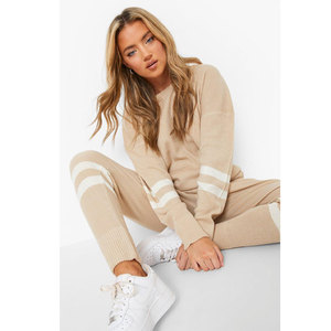 Conjuntos Deportivos de Invierno para Mujer, Diseño Personalizado, Gruesos, Lisos, con Sudadera con Capucha y Pantalones Jogger, Opciones de Tallas Grandes - Product Image 1
