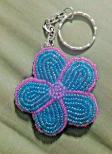 Porte-clés brodé de style classique personnalisé avec des perles colorées - Product Image 4