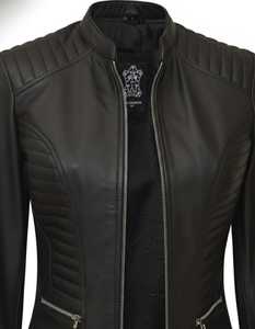 Blouson de moto en cuir de mouton brut noir pour femme, coupe ajustée matelassée avec fermeture éclair, vêtement d'extérieur - Product Image 1