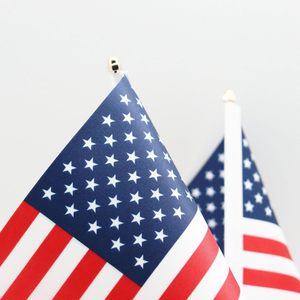 Drapeau de table double face premium USA, technique d'impression numérique, mât en aluminium - Product Image 2