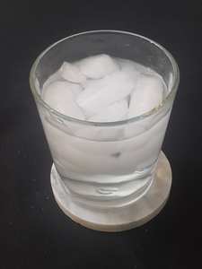 Juego de 4 Posavasos de Mármol Bianco Carrara Blanco Crema con Detalles en Gris Azulado - Product Image 4