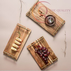 Plateau de service en bois naturel pour la cuisine et la salle à manger, durable et élégant - Product Image 1