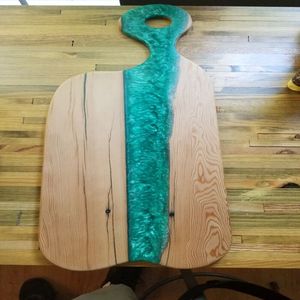 Tabla de cortar de resina hecha a mano con diseño epoxi remolino blanco azul ideal para chefs creativos y exhibiciones de cocina modernas - Product Image 5