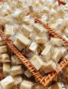 ลูกอมเคี้ยวหนึบจากขนมมะพร้าวที่เป็นมิตร100% ต้องลองขนมเวียดนามลูกอม KEO Dua สีฟ้าดอกบัวเวียดนามทำด้วยมือ - Product Image 6