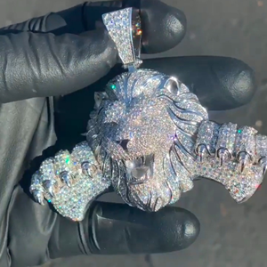 Colgante de Cabeza de León con Incrustaciones de Moissanita VVS y Garras de Diamantes, Chapado en Oro sobre Plata de Ley, Joyería Hip Hop - Product Image 1