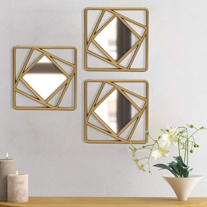 Ensemble de 3 miroirs muraux décoratifs carrés modernes en métal faits à la main, très demandés, dorés, Azora Industries, pour hôtel, maison, salle de bain - Product Image 5