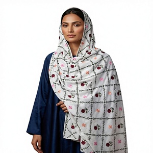 Voile de coton AHE pour femme, châle hijab brodé de fleurs et de strass, léger, respirant, idéal pour l'été et le quotidien, élégant et polyvalent. - Product Image 2