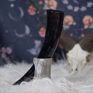 Corne à boire naturelle Viking de haute qualité polie écologique en corne de buffle Design animal - Product Image 1