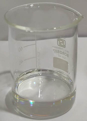 สีเหลืองอ่อนถึงสีน้ำตาลเหลือง