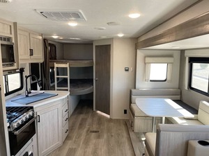 Proveedor Verificado de Autocaravanas Usadas Coachmen Catalina Legacy 263BHSCK 2024 - Product Image 2