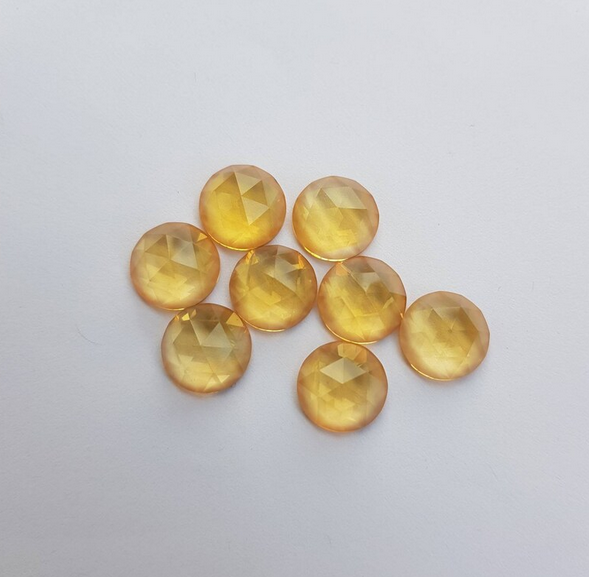 สีเหลือง