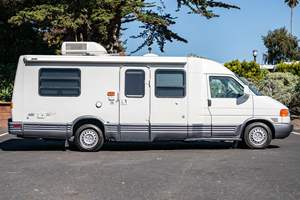 1997 para EuroVan Winnebago Rialta Azul Oscuro US RAW - Product Image 4