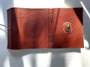 Journal en cuir artisanal avec un design embossé antique, papier écologique fait à la main, durable, de qualité, cadeau idéal pour les écrivains - Product Image 6