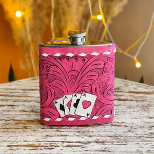 Nuevo Diseño de Lujo: Cantimplora de Cuero con Diseño Floral, Ideal para Viajes y Uso Personal, Elegante Contenedor Portátil para Bebidas - Product Image 1
