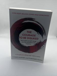 Colecciones de Novelas Más Vendidas, "El Coraje de Ser Desagradable", en Inglés, Encuadernación Perfecta, Papel de Arte - Product Image 4