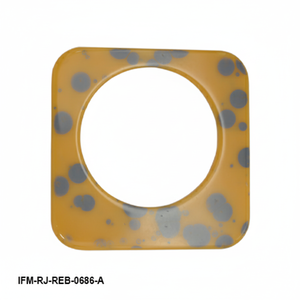 Brazalete de Resina Rosa Hecho a Mano - Joyería de Diseño Asimétrico con Puntos - Product Image 5