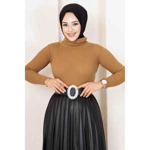 Pull col roulé pour femme, couleur cappuccino, tricot respirant, broderie logo avant, fermeture éclair, imprimé tendance décontracté pour l'automne - Product Image 1