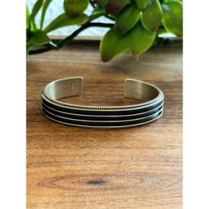 Bracelet jonc de luxe fait main en argent sterling 925 Thomas Yazzie avec pierres précieuses naturelles, certifié par un tiers, unisexe - Product Image 1