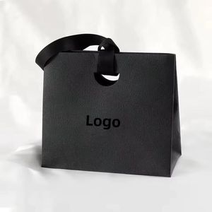 Bolsas de papel de joyería de lujo personalizadas con accesorio de cinta Cosméticos impresos personalizados Anillo Collar Bolso de compras con logotipo - Product Image 2