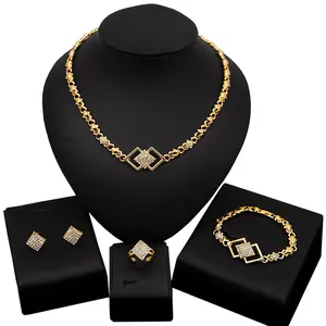 Zhuerrui Offre Spéciale Ensemble de bijoux De Mariée 18K OR-plaqué Bijoux En Gros En Acier Inoxydable Diamant Design Exquis HM20080914