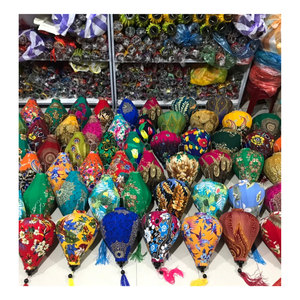 Lanternes en soie de bambou vintage pour décoration suspendue en extérieur - Abat-jour en tissu de soie du Vietnam avec cadre en bambou flexible - Product Image 2