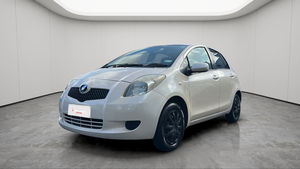 Toyota Vitz 2006 Usado, Automático, R20, Volante a la Izquierda, Hatchback, Portaequipajes de Aluminio, Cámara, 1 Propietario, 50k-75k Millas - Product Image 5