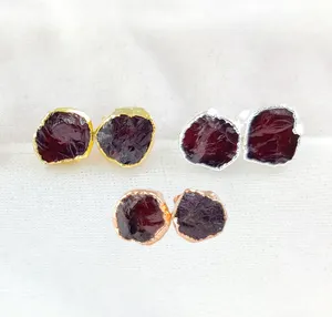 Серьги-гвоздики с натуральным грубым гранатом, гальванические украшения из драгоценного камня, камень-гранат, размеры 8-10 мм, январь 2019
