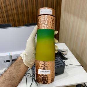 IEI 27. Acabado seda desteñido patrón en verde. Botella de cobre puro en nuevo lanzamiento. - Product Image 1
