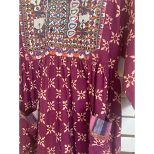 Top Bohemio con Bordado JAT en Color Uva - Product Image 2