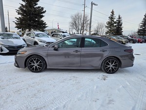 TOYOTA CAMRY HÍBRIDO 2024 USADO, VOLANTE A LA IZQUIERDA/DERECHA, HÍBRIDO SE - Product Image 2